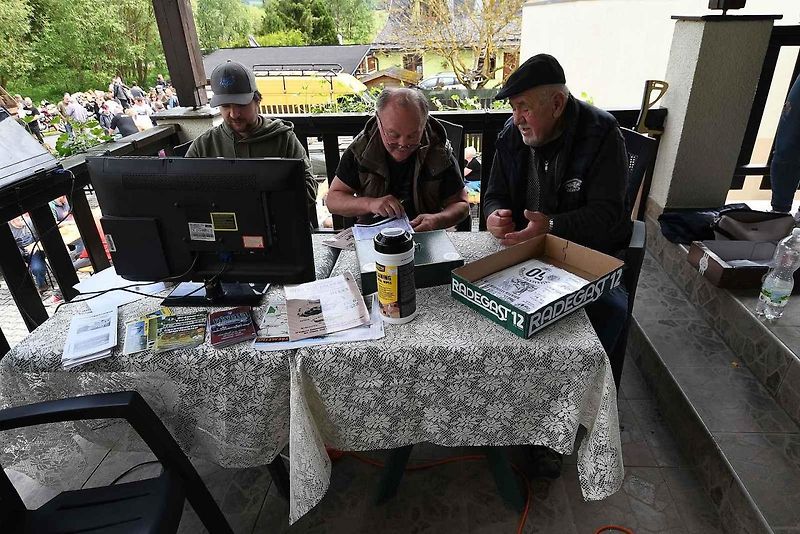 Na oblíbenou vyjížďku veteránů Po pašeráckých stezkách vyrazili řidiči se svými skvosty navzdory nepřízni počasí.