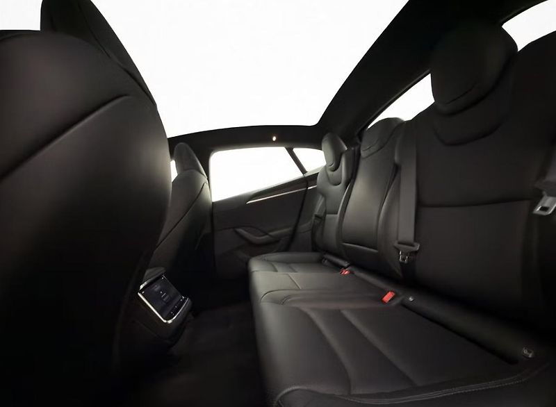 Tesla Model S LR AWD Vzduch Pano. Kam Yoke - fotka 26 z 35