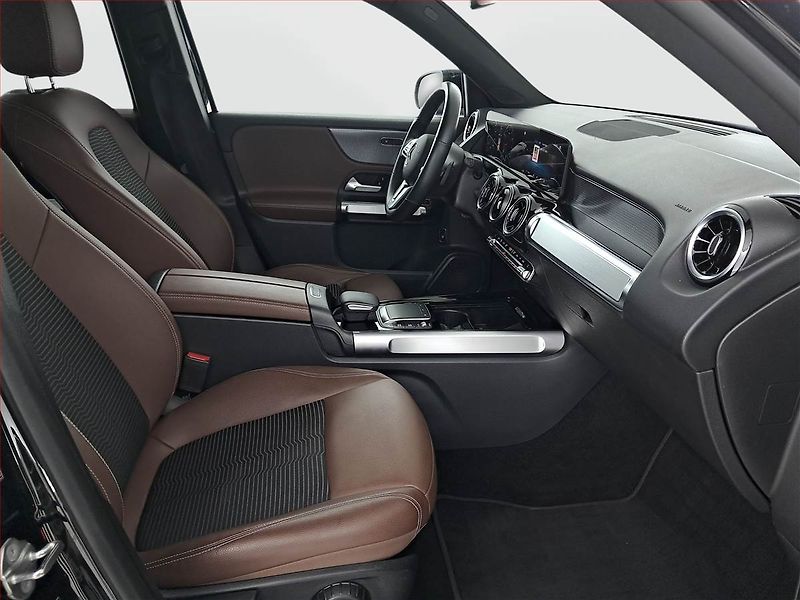 Mercedes-Benz GLB (2022) 180 - fotka 9 z 20