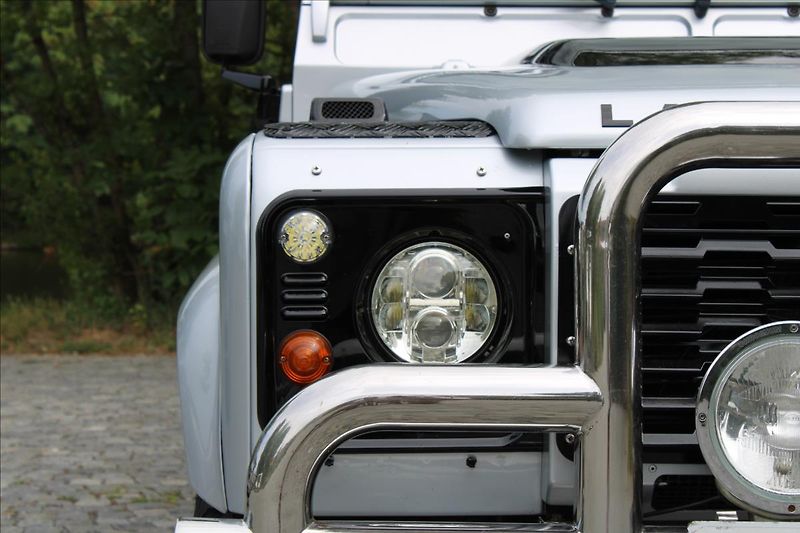Land Rover Defender 110 2.4 TD4 90kW / PUMA / CZ - fotka 29 z 38