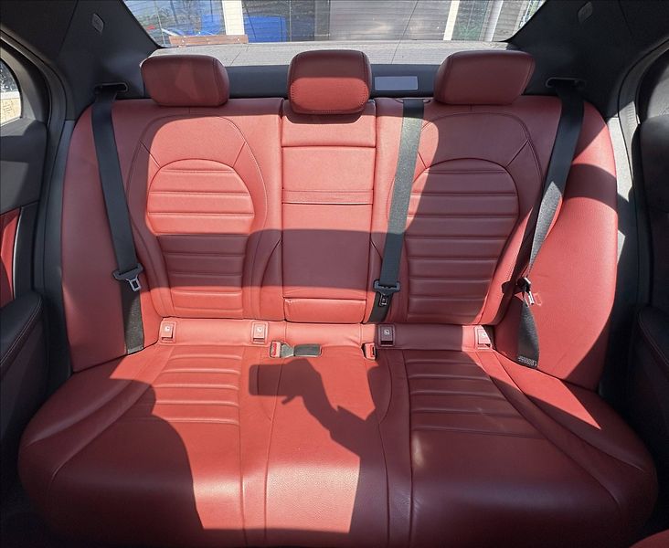 Mercedes-Benz Třídy C 2,0 C 300 d 4M ČR, 1.maj - fotka 17 z 22