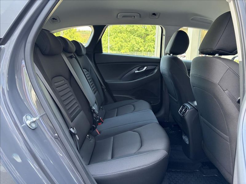 Hyundai i30 1,0 T-GDI DCT  WG FL Style - fotka 12 z 25
