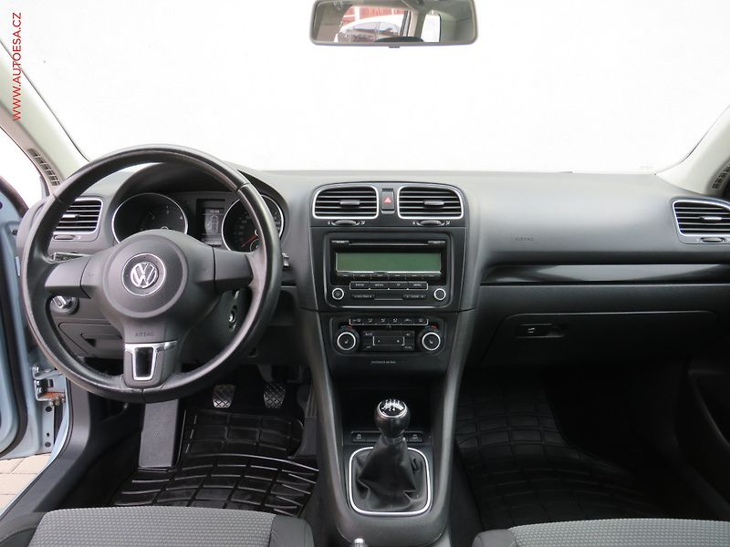 Volkswagen Golf (2011) 1.6 TDi, Panor, výhřev sed - fotka 8 z 19