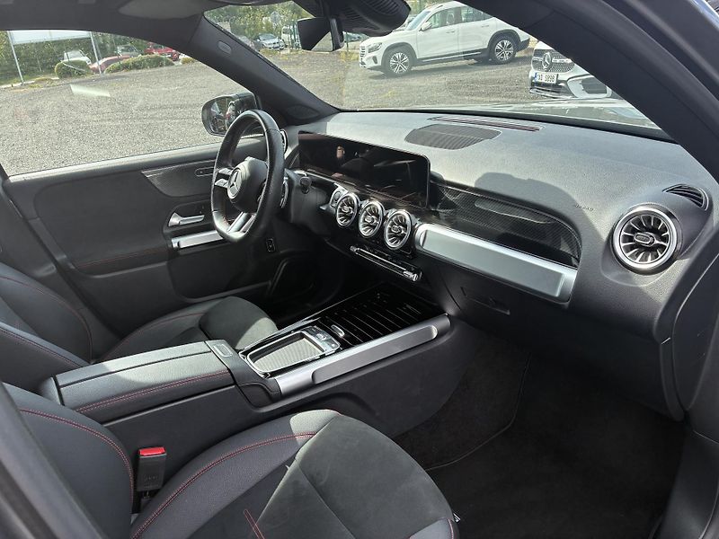 Mercedes-Benz GLB (2024) 200d 4MATIC - fotka 7 z 14