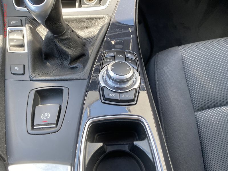 BMW Řada 5 (2016) 2.0 D, ČR, servis.kniha, LED - fotka 12 z 20
