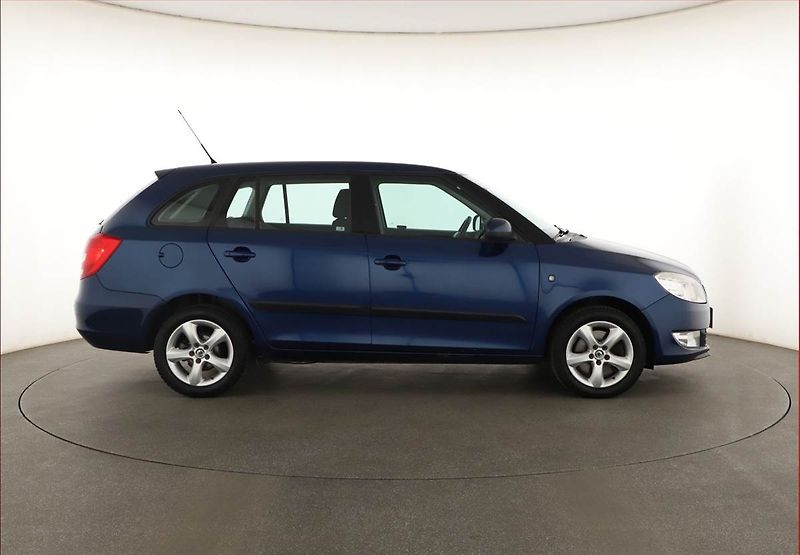 Škoda Fabia (2011) 1.2 TSI, jezdí výborně - fotka 6 z 12