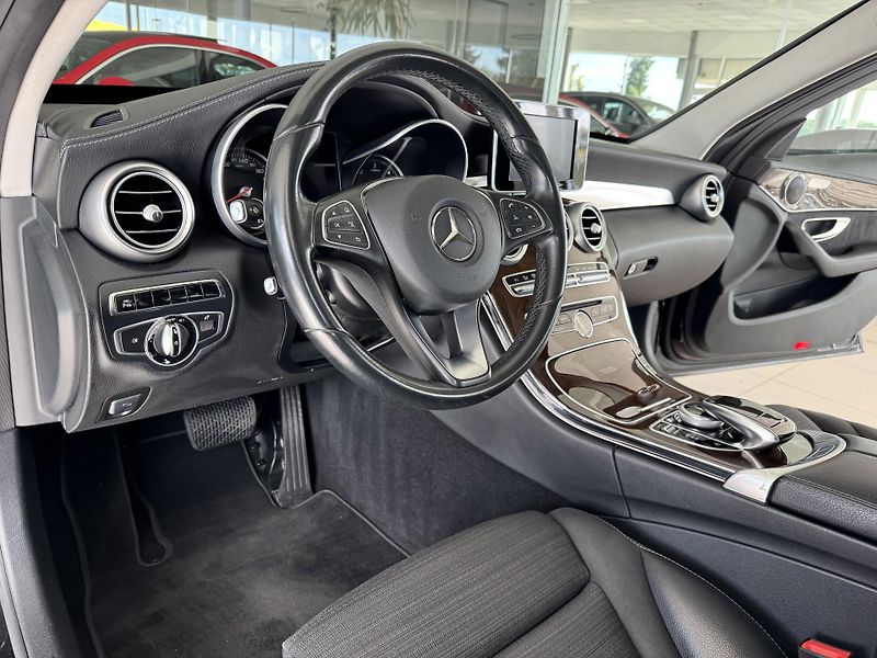 Mercedes-Benz Třídy C 250d 4Matic*Distronic*AirMatic - fotka 11 z 35