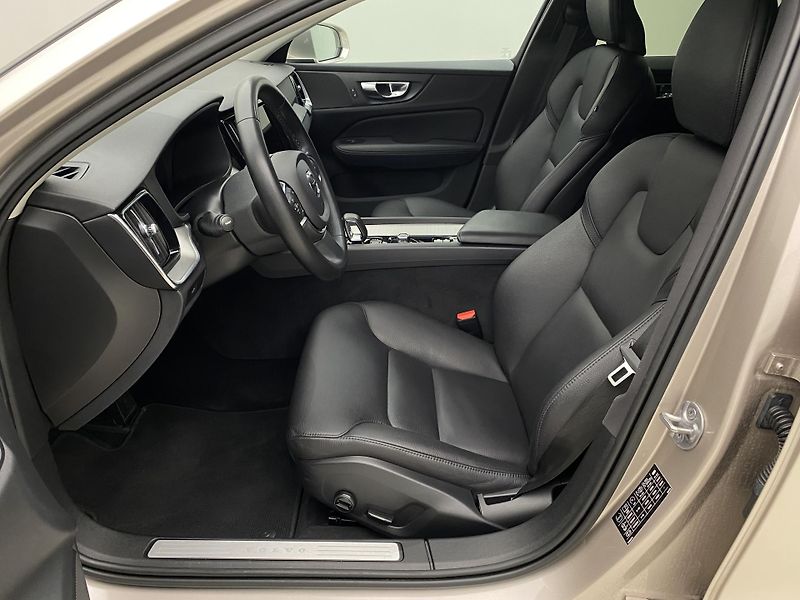 Volvo V60 B4 CORE AUT CZ - fotka 3 z 58