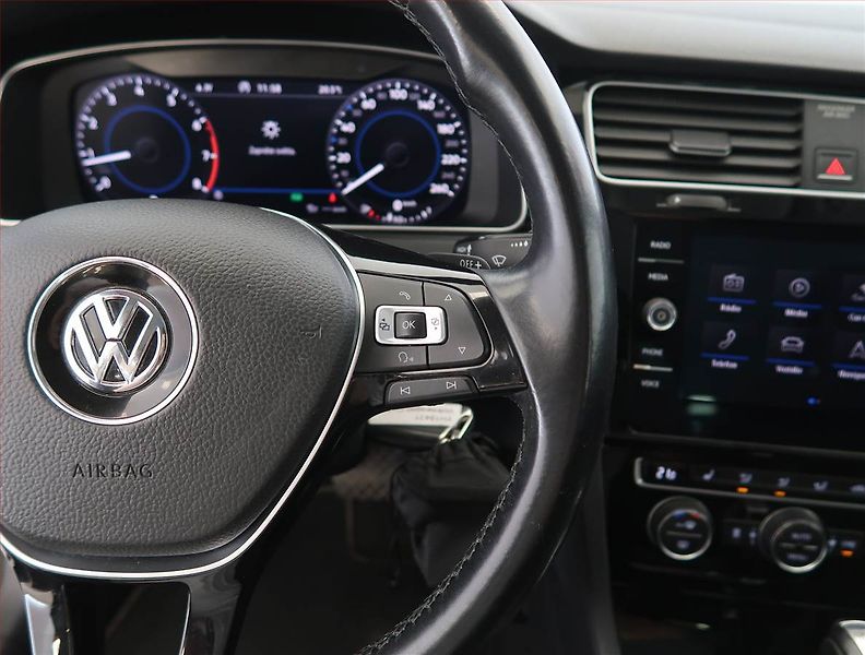 Volkswagen Golf (2018) 1.5 TSI, Automat, Serv.kniha - fotka 15 z 18