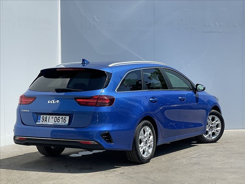 Kia Ceed 1,5 T-GDI Combi Top PDC  SW - fotka 3 z 22