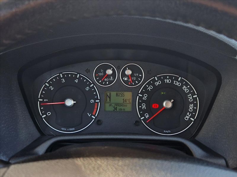 Ford Fusion 1,4 i SENZORY AUTAC PO SERVISU - fotka 22 z 35