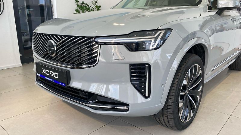 Volvo XC90 (2026) ULTRA BRIGHT, B5 AWD, 184+10 k - fotka 3 z 15
