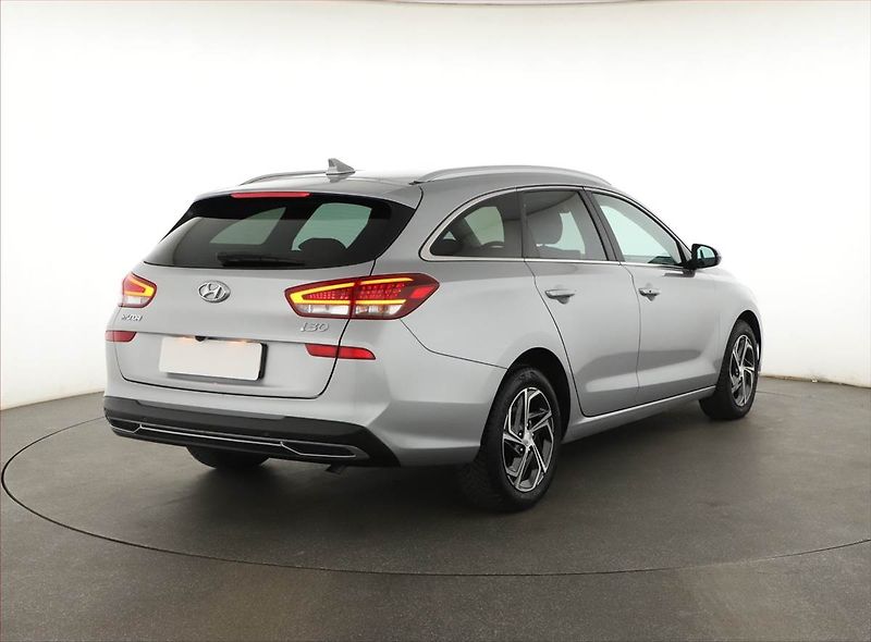 Hyundai i30 (2024) Smart 1.0 T-GDI, ČR,1.maj - fotka 5 z 20