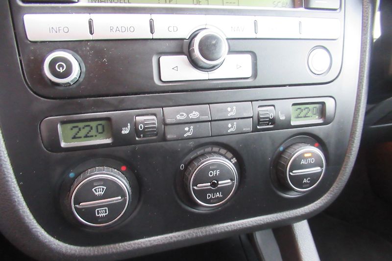Volkswagen Golf 1.9 TDI AUT. KLIMA - fotka 14 z 20