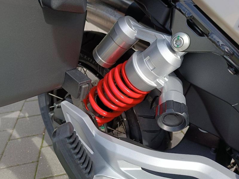 Moto Guzzi V 85 TT (2024) Travel Bronzo Deserto E5+ (sle - fotka 9 z 14