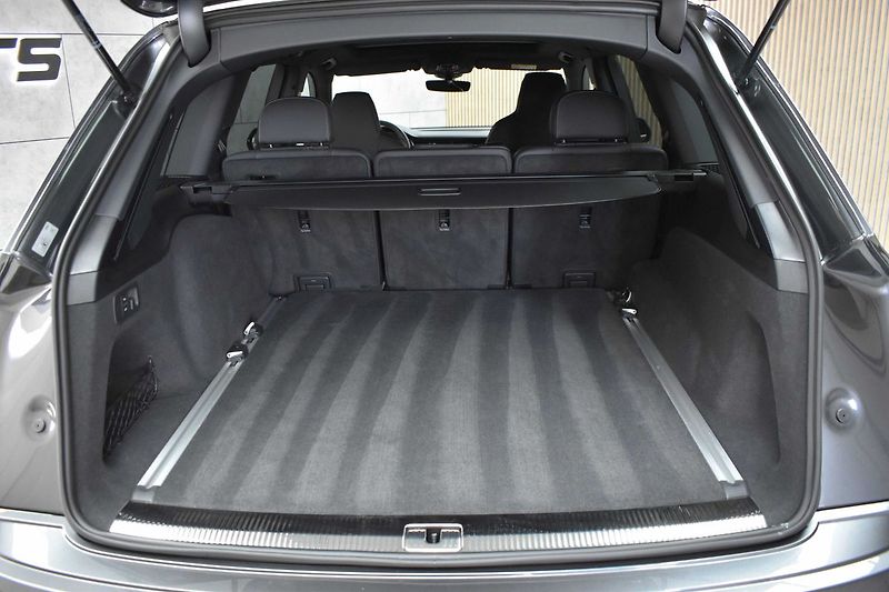 Audi Q7 55 TFSI e *S-LINE*4x4*AIR*DPH* - fotka 45 z 52