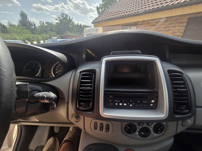Opel Vivaro (2011) 2.0CDTI 84Kw  9-Míst - fotka 36 z 40