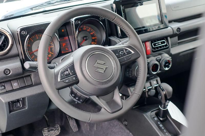 Suzuki Jimny (2025) Ve verzi Full Option - fotka 14 z 28