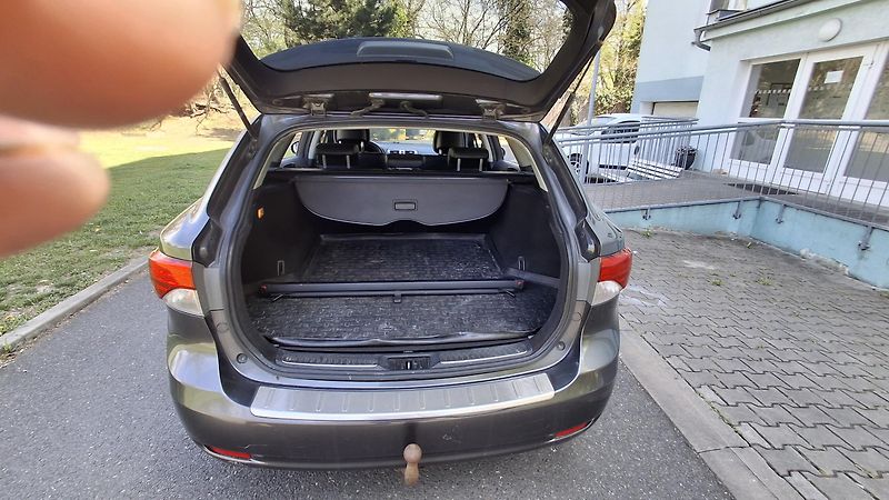Toyota Avensis 1.8 VVT-I Rezervace - fotka 12 z 30