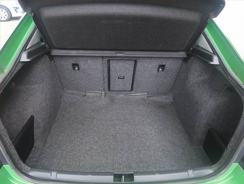 Škoda Rapid (2015) Elegance 1.4 TDI, Tempomat - fotka 13 z 14