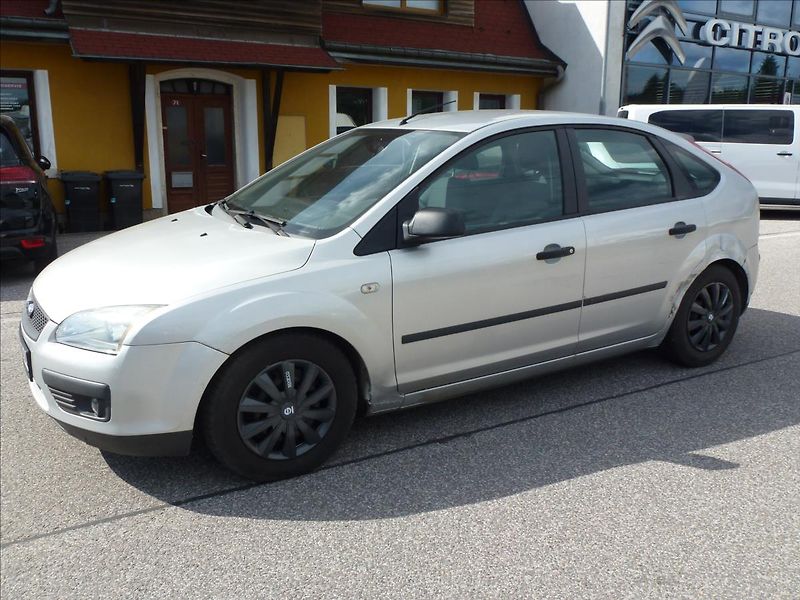 Ford Focus 1,6 16V NOVÁ STK - fotka 14 z 48