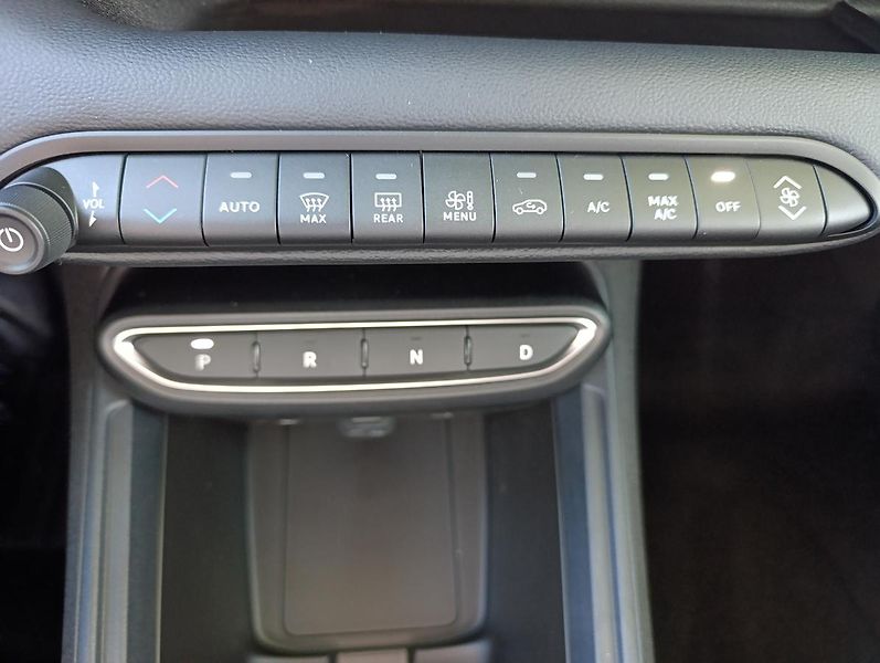 Jeep Avenger (2026) Longitude 1.2 Turbo e-Hybrid - fotka 18 z 24
