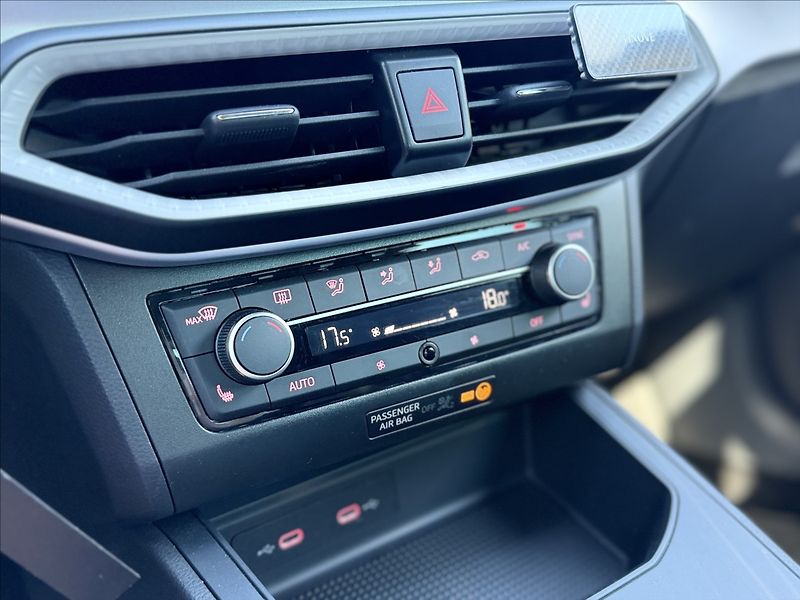 Seat Ibiza FR 70kW VIRTUAL 6tKm - fotka 13 z 35