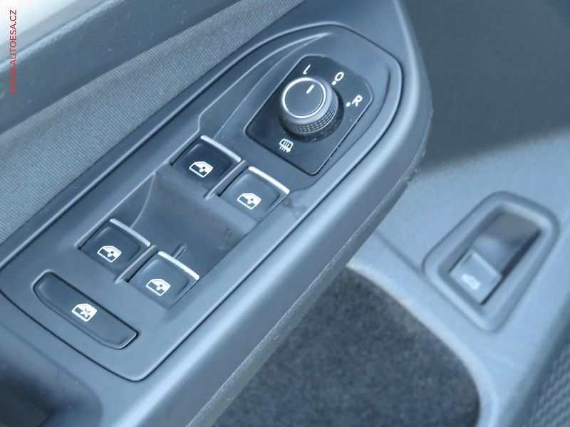 Volkswagen Golf (2020) 2.0 TDi, ČR, Life - fotka 15 z 44
