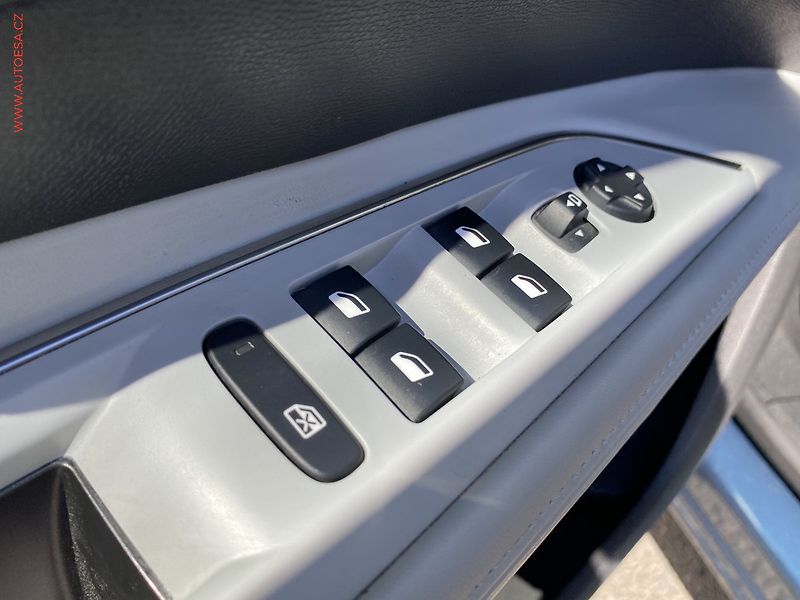 Peugeot 5008 (2018) 1.5 HDi 7míst, Allure, navi - fotka 16 z 19