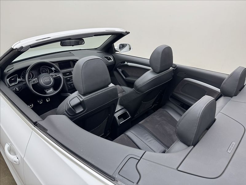 Audi A5 2,0 140kW S-LINE 4X4 VÝHŘEV TZ - fotka 41 z 50