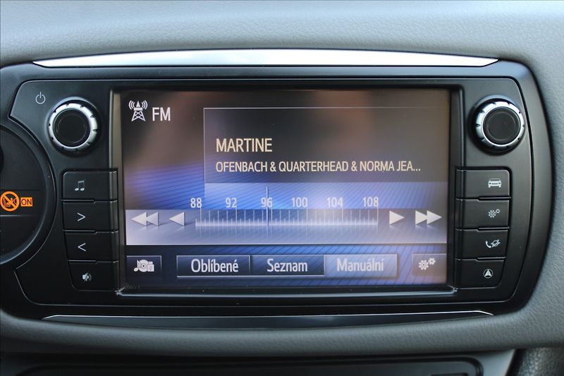 Toyota Yaris 1,5 HYBRID  ČR,A/T,SELECTION - fotka 11 z 31