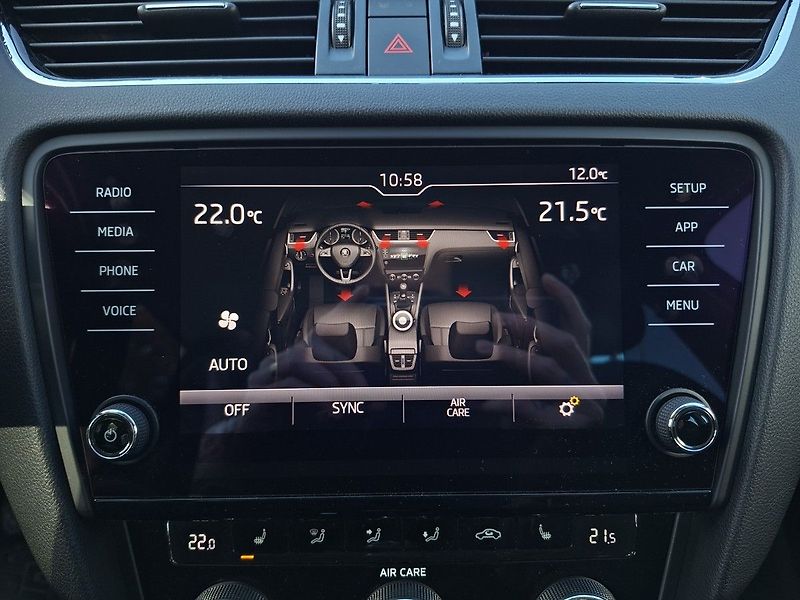 Škoda Octavia COMBI 2,0 TDI 150k M6 - fotka 22 z 25