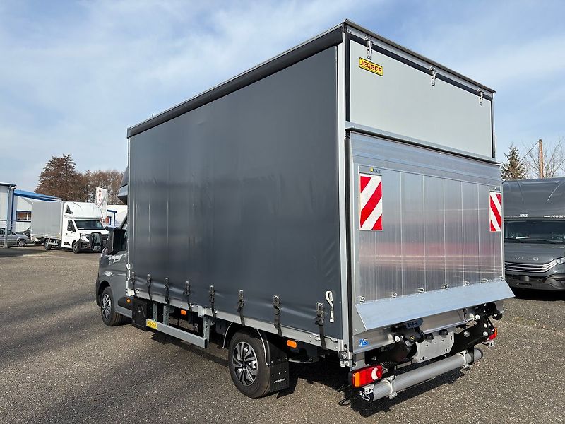 Renault Master (2026) 170k, 10EP, Spaní, Hydr.čelo - fotka 2 z 23