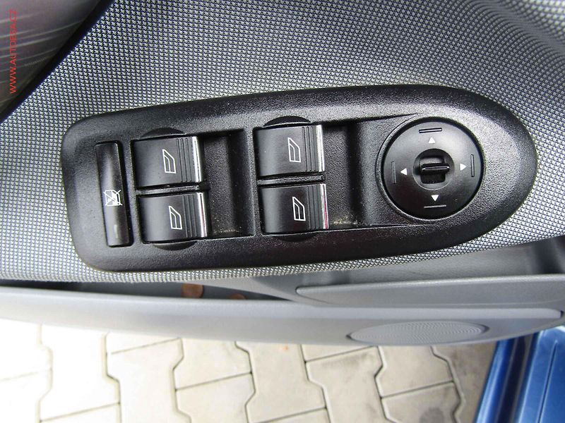 Ford C-MAX (2008) 1.6 i, servis.kniha, AC - fotka 11 z 16
