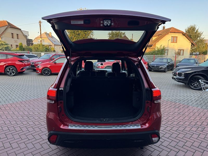 Mitsubishi Outlander (2019) 2.0i Mivec AWD Automat LED - fotka 21 z 48