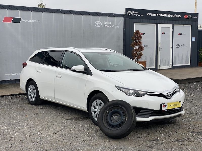 Toyota Auris 1.6i, ČR, Active, 2x kola - fotka 1 z 15