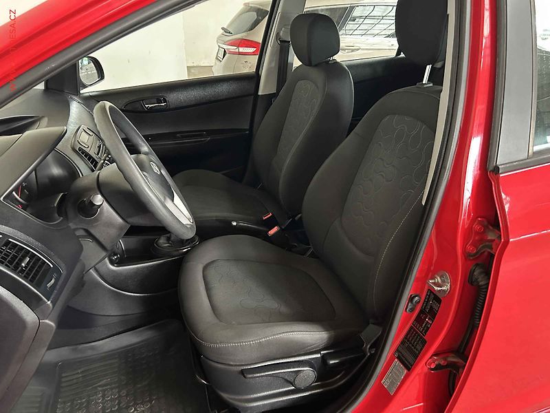 Hyundai i20 (2009) 1.2i, ČR, STK4/28 - fotka 9 z 16