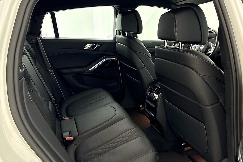 BMW X6 xDrive40d - fotka 14 z 28