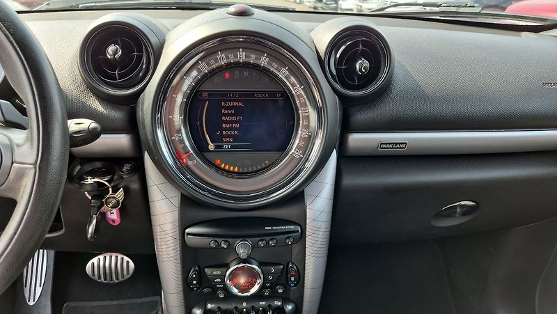 Mini Cooper 2,0 SD ALL4 - fotka 16 z 25