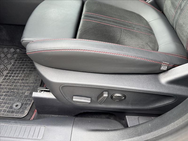 Ford Kuga 1,5 EcoBoost 111 kW ST-Line X - fotka 21 z 42