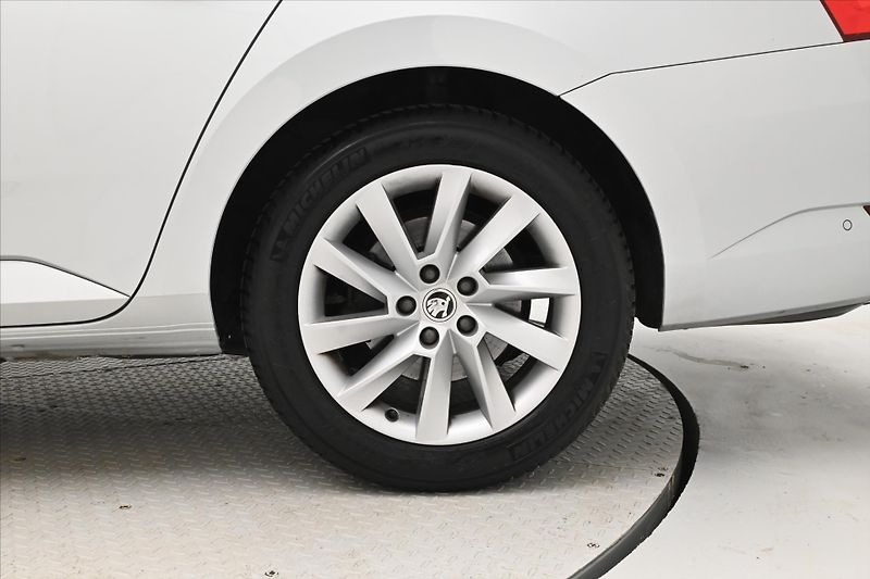 Škoda Superb 2,0 TDI 110 kW Style Záruka až - fotka 33 z 33