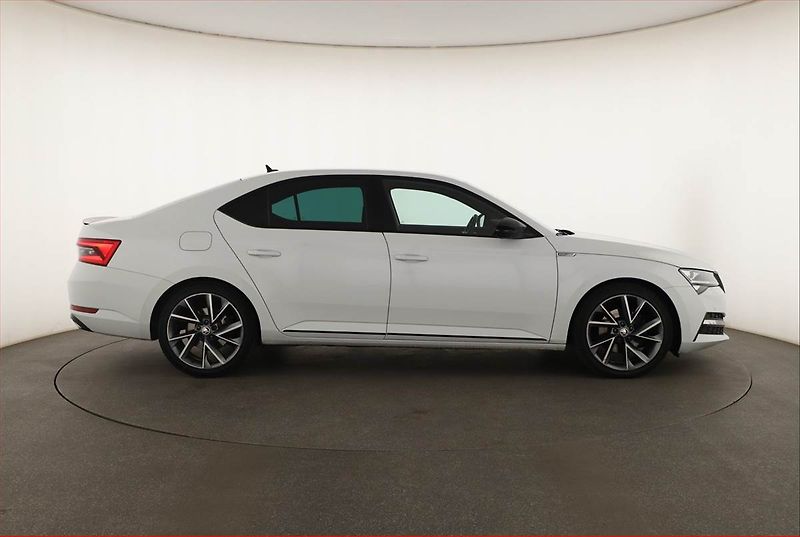 Škoda Superb (2024) Sportline 2.0 TDI - fotka 6 z 26