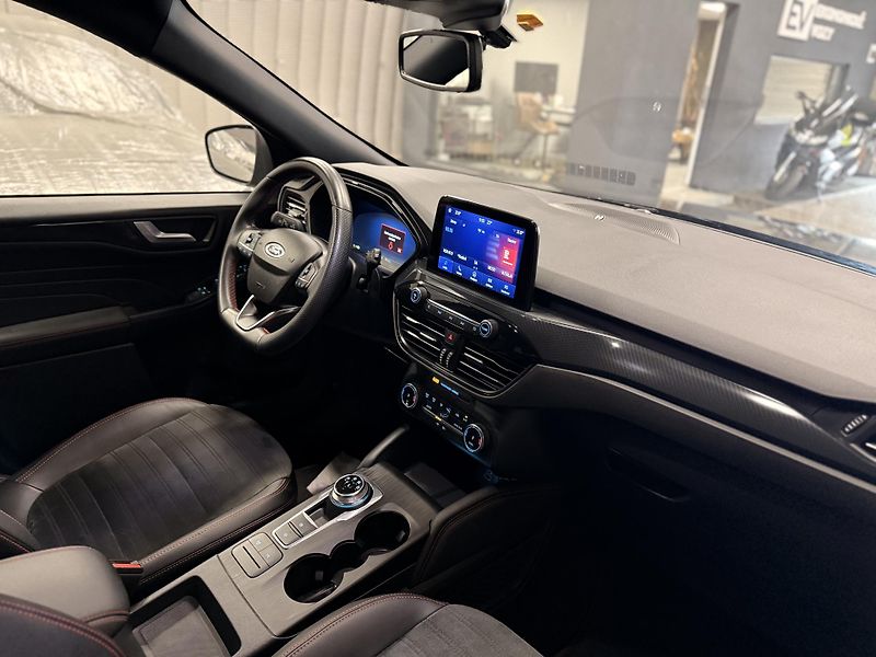 Ford Kuga (2023) 2.5i,HEV, ST-LINE, 4X4,ZÁRUKA - fotka 24 z 39
