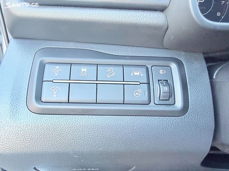 SsangYong Tivoli Grand 1.5 GDI Style Plus - fotka 24 z 33