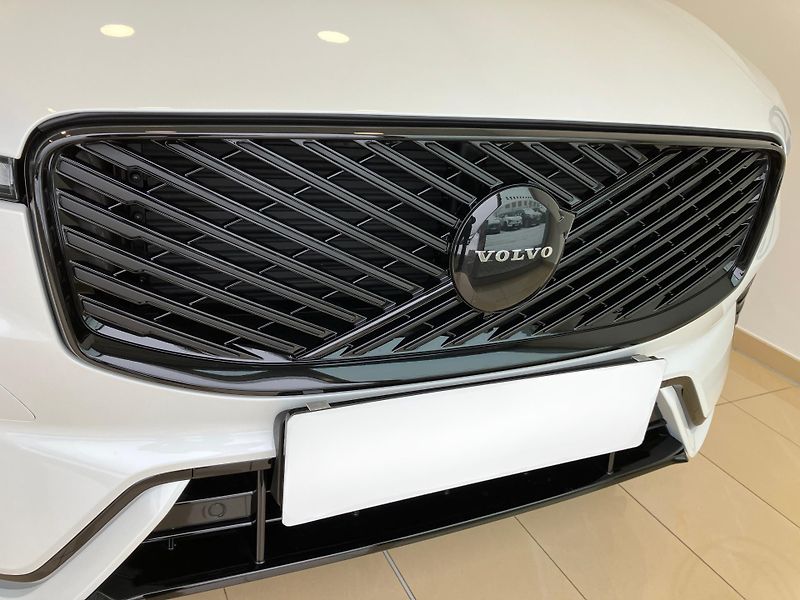 Volvo XC60 T6 AWD Black Edition Plus AT8 - fotka 3 z 47