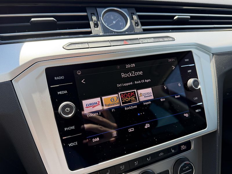 Volkswagen Passat 2.0 TDI VIRUTAL MASÁŽ SERVISKA - fotka 21 z 46