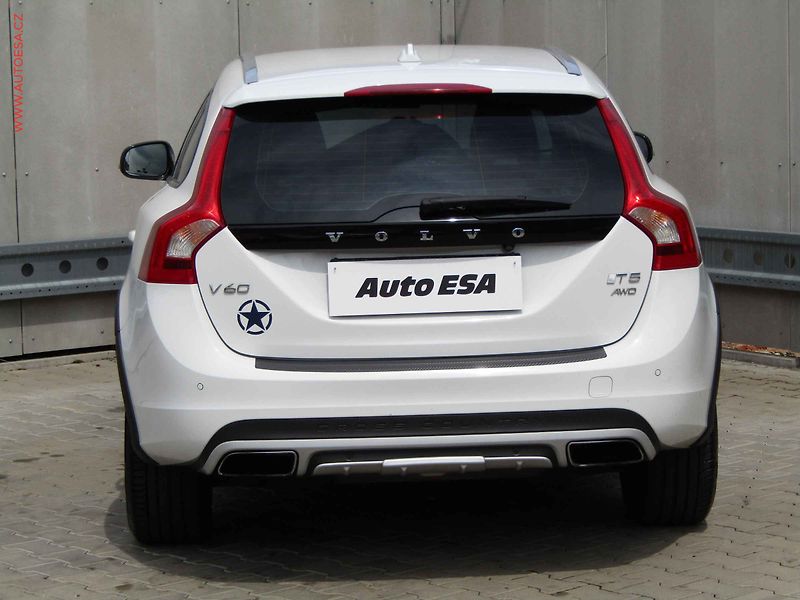 Volvo V60 (2017) 2.0 T5 4x4, ČR, Cross - fotka 5 z 18