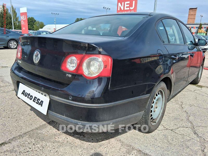 Volkswagen Passat (2007) 1.6 FSi - fotka 2 z 3