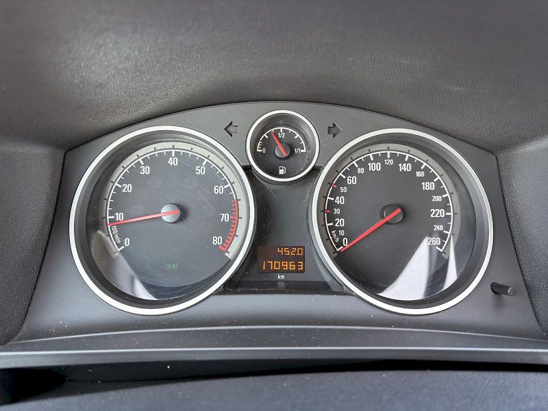 Opel Zafira (2014) 1.8 88 kW Classic - Tažné 7mís - fotka 12 z 23