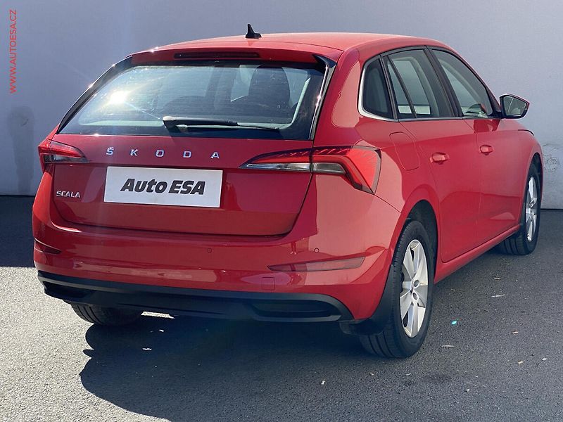 Škoda Scala (2020) 1.6 TDi, Ambition, DSG, LED - fotka 4 z 18